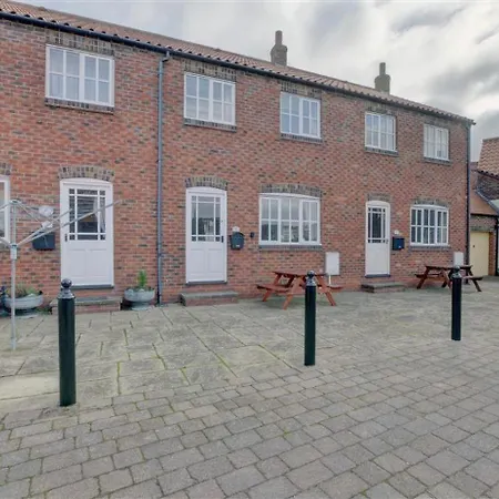 2 Bed In Whitby Oc-W086