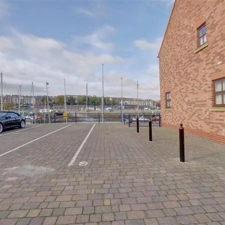 2 Bed In Oc-w086 * Whitby